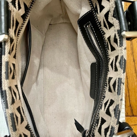 MICHAEL KORS, AUTHENTIC PURSE. TAN & BLACK WITH MK SIGNATURE DESIGN. - Picture 5 of 11